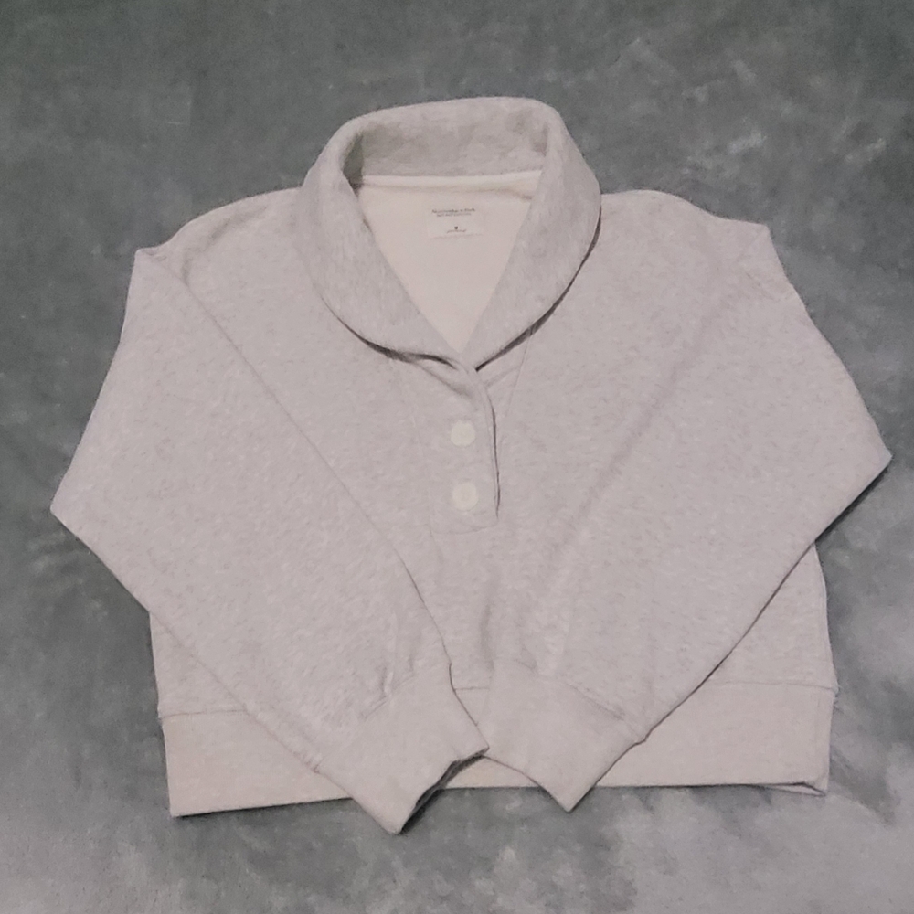 Abercrombie & Fitch sweater